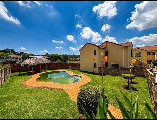 2 BEDROOM TOWNHOUSE FOR SALE IN MONDEOR